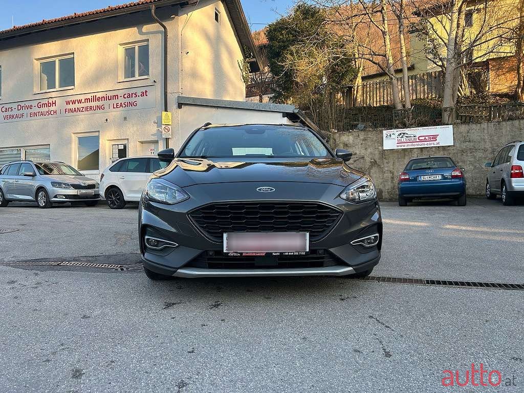 2020' Ford Focus photo #4