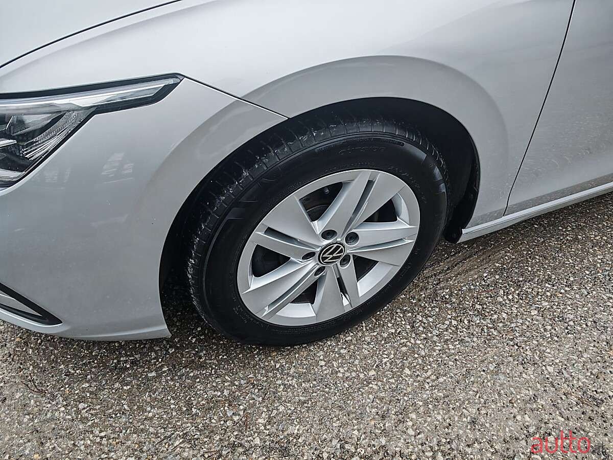 2022' Volkswagen Golf photo #3