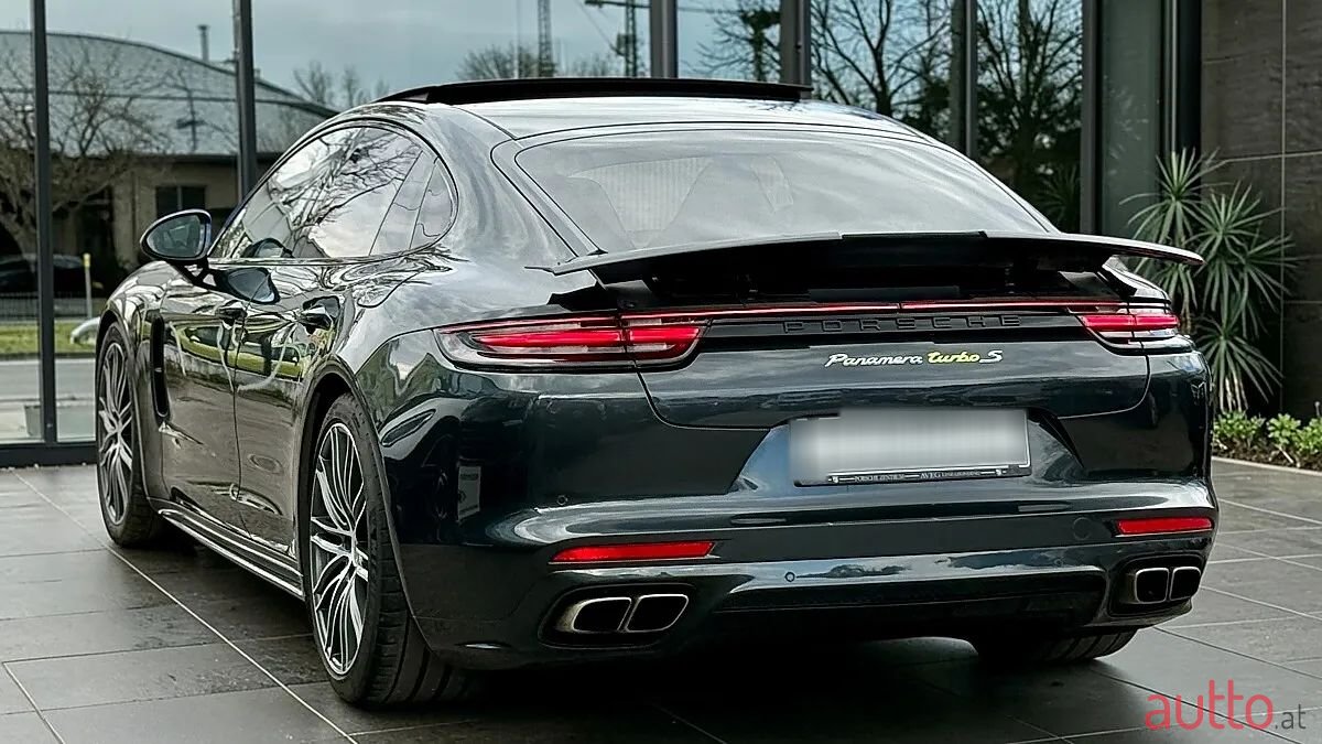 2018' Porsche Panamera photo #4