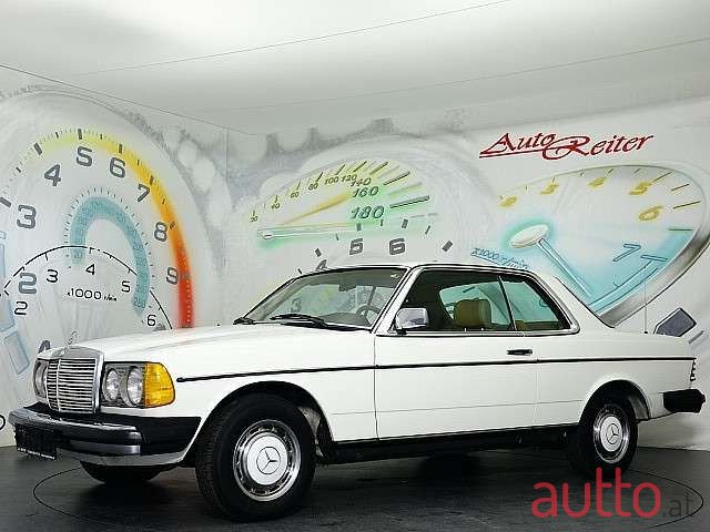 1985' Mercedes-Benz 300 CD photo #2