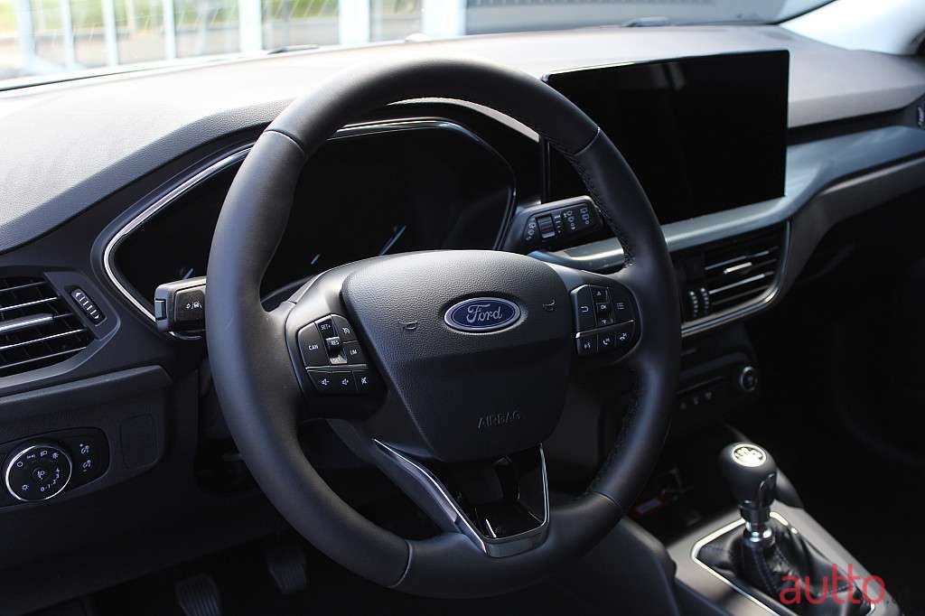 2023' Ford Focus photo #6