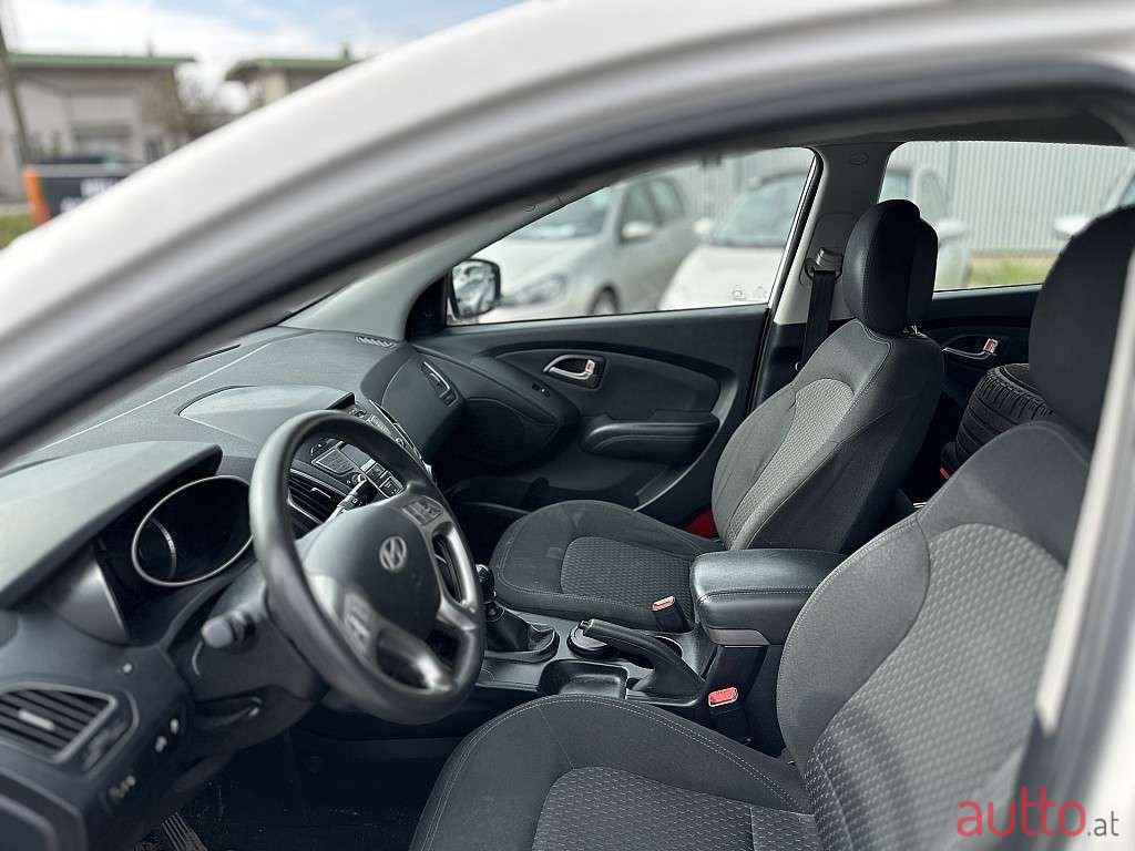 2011' Hyundai ix35 photo #5