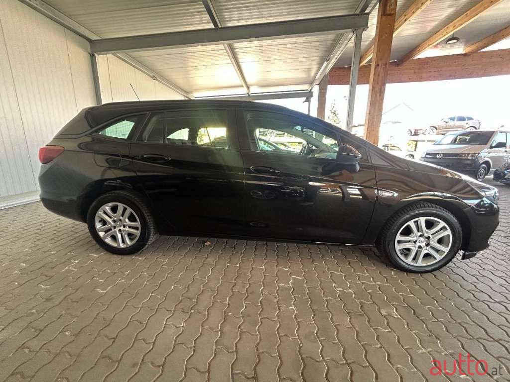 2022' Opel Astra photo #3