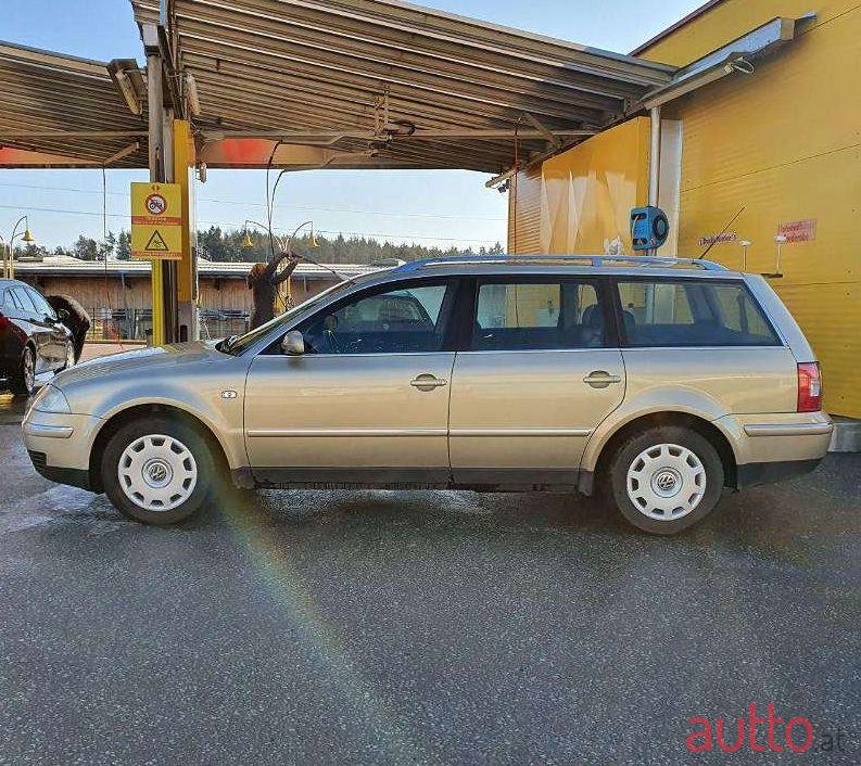 2001' Volkswagen Passat photo #1