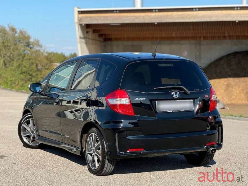 2013' Honda Jazz photo #4