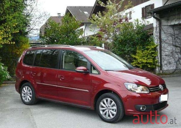 2014' Volkswagen Touran photo #1