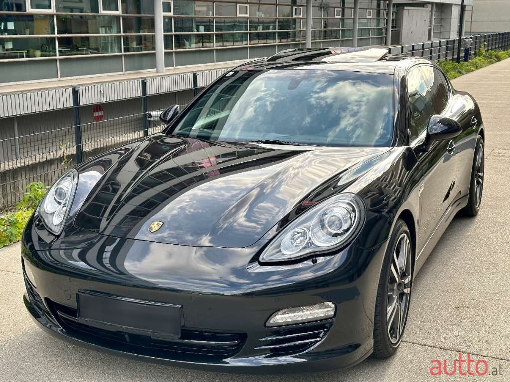 2012' Porsche Panamera photo #1