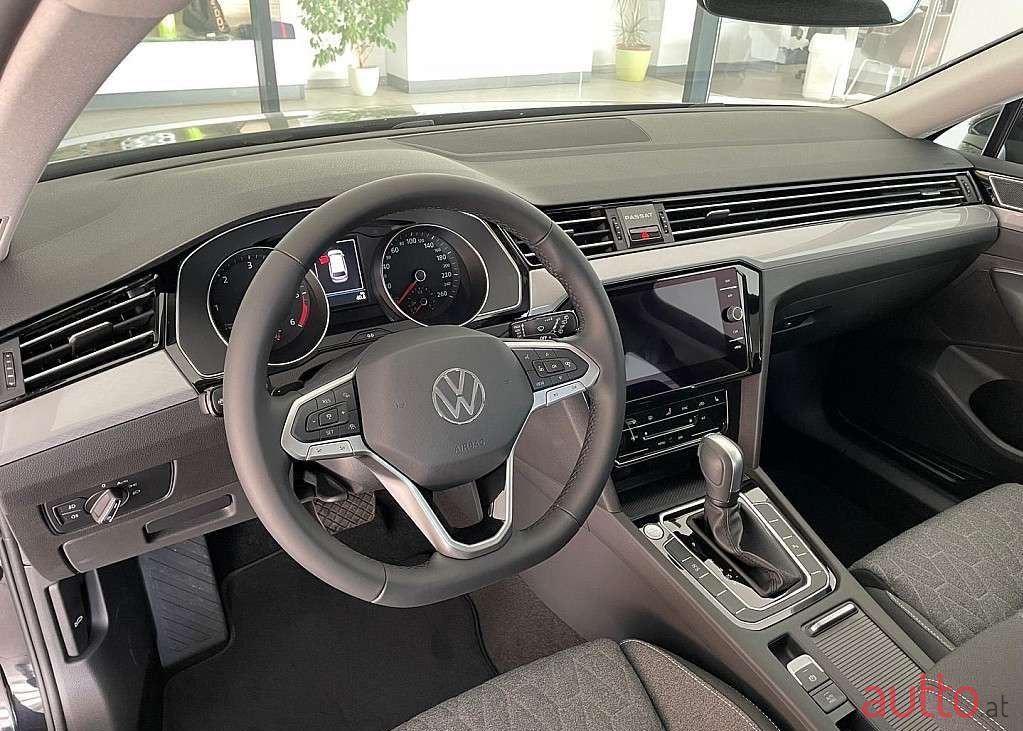 2022' Volkswagen Passat photo #5