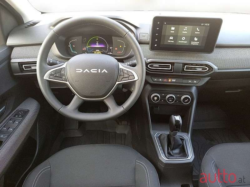 2024' Dacia Jogger photo #6