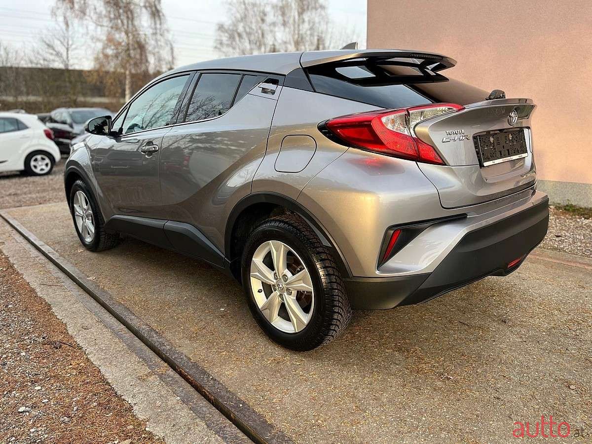 2018' Toyota C-HR photo #2