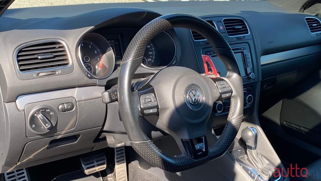 2010' Volkswagen Golf R photo #2