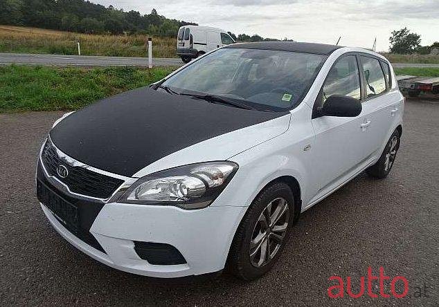 2010' Kia Cee'D photo #1