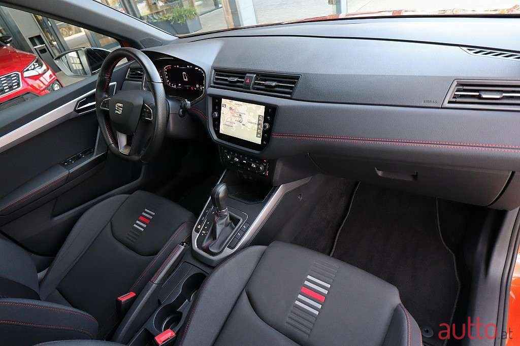 2020' SEAT Arona photo #4