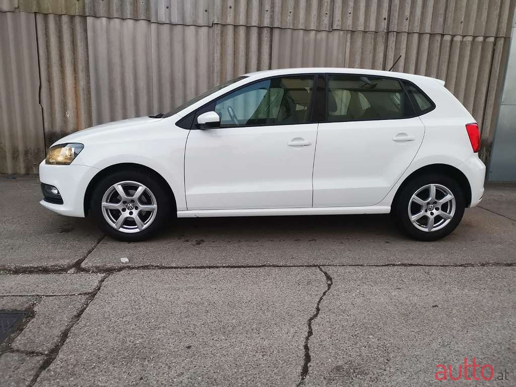 2017' Volkswagen Polo photo #2