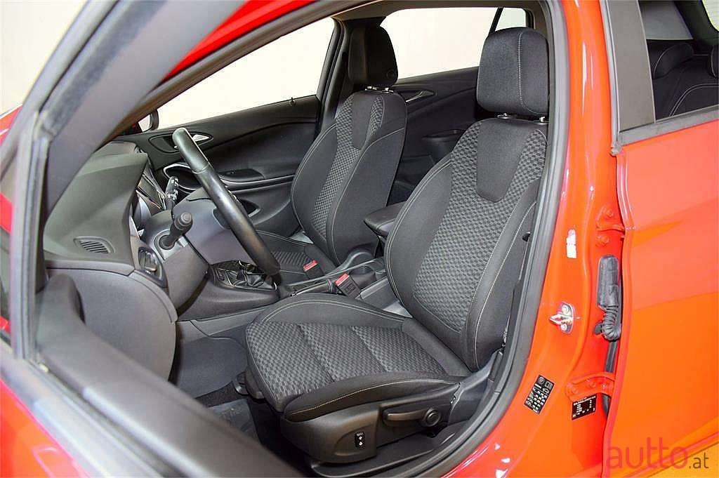 2016' Opel Astra photo #6