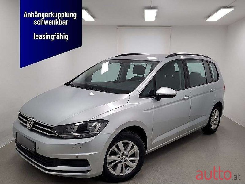 2019' Volkswagen Touran photo #1