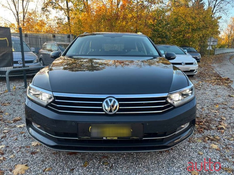 2016' Volkswagen Passat photo #2