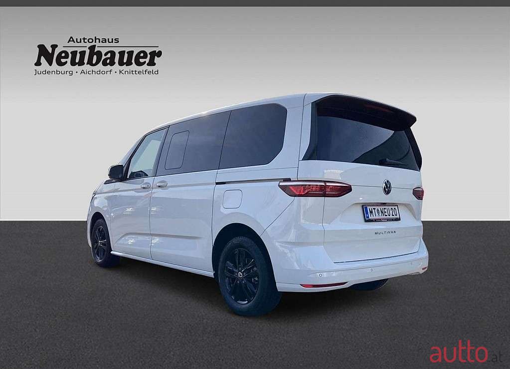 2023' Volkswagen Multivan photo #2