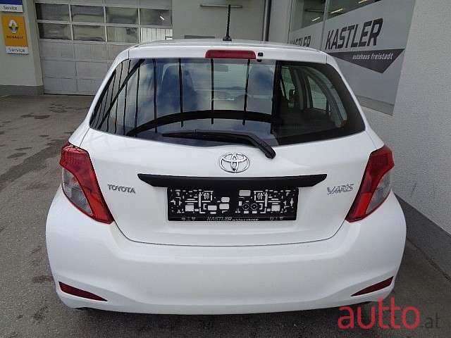 2012' Toyota Yaris photo #4