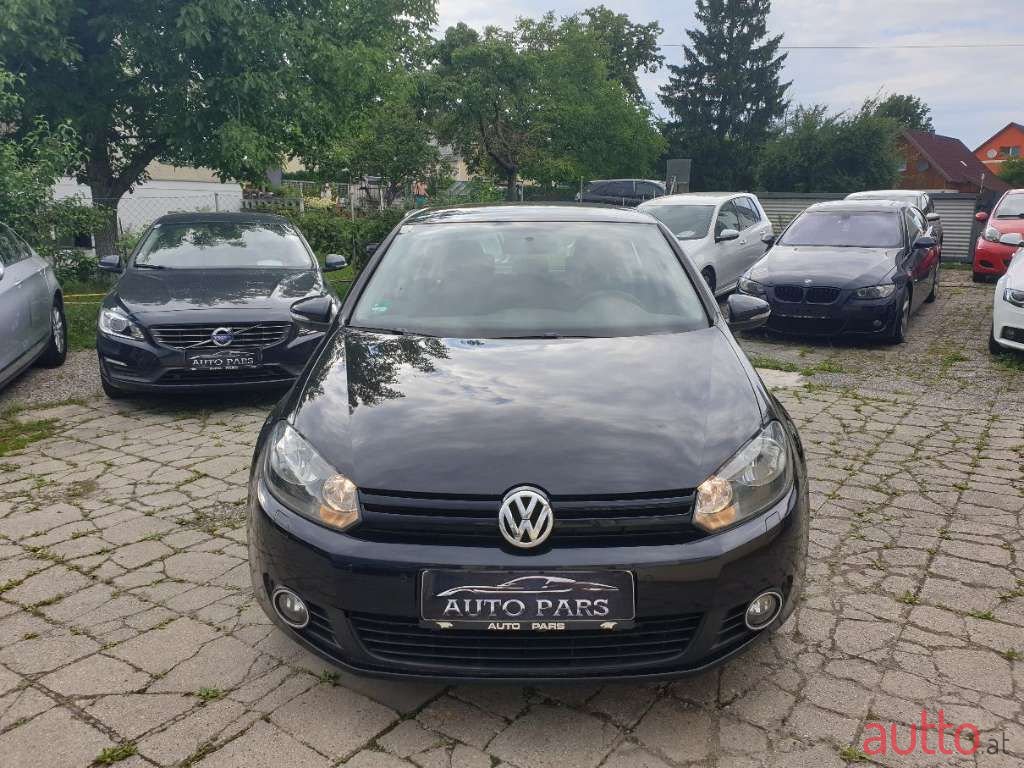 2010' Volkswagen Golf photo #2