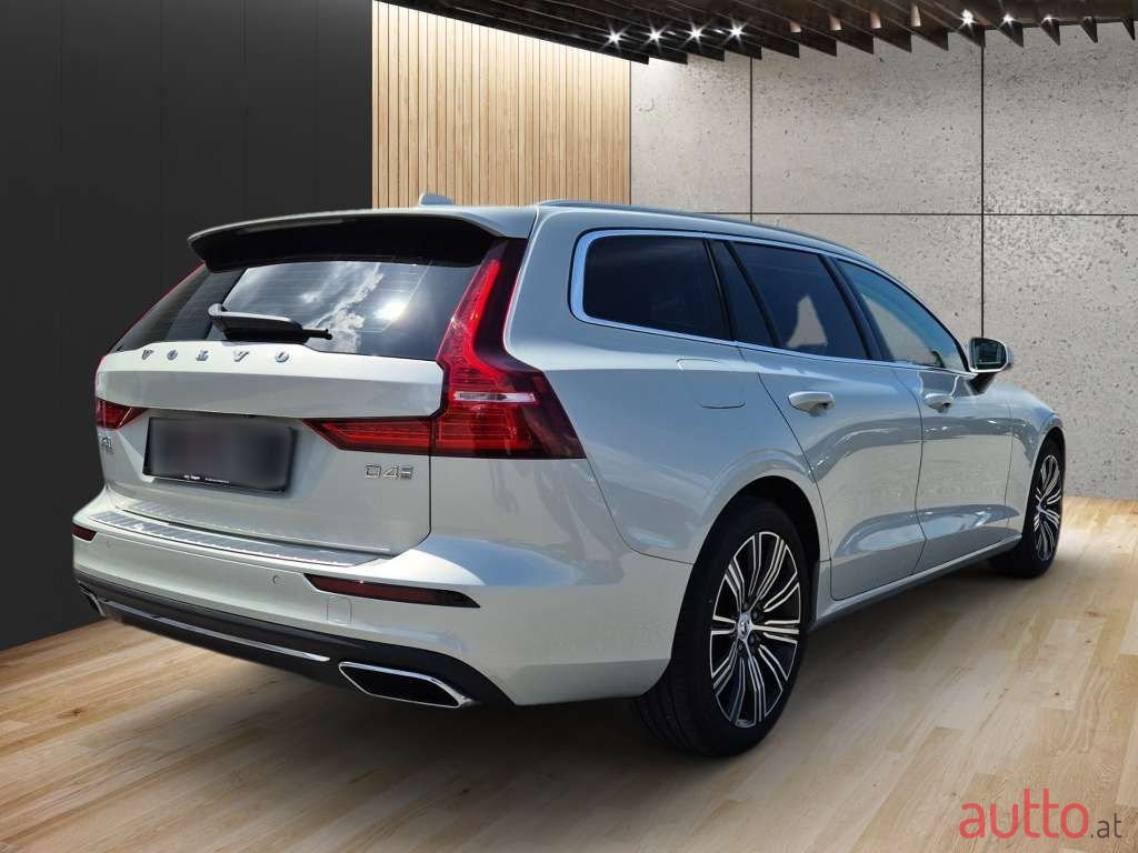 2019' Volvo V60 photo #3