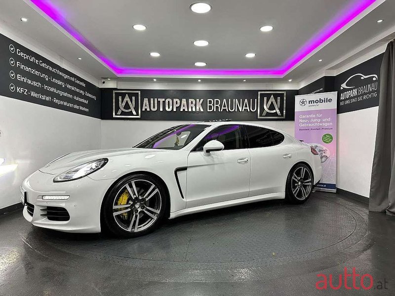 2013' Porsche Panamera photo #2