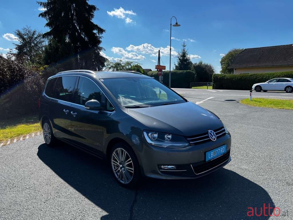 2011' Volkswagen Sharan photo #3