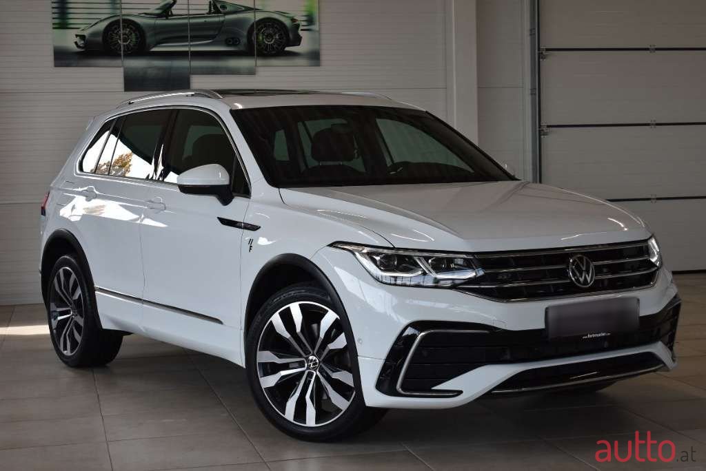 2021' Volkswagen Tiguan photo #1