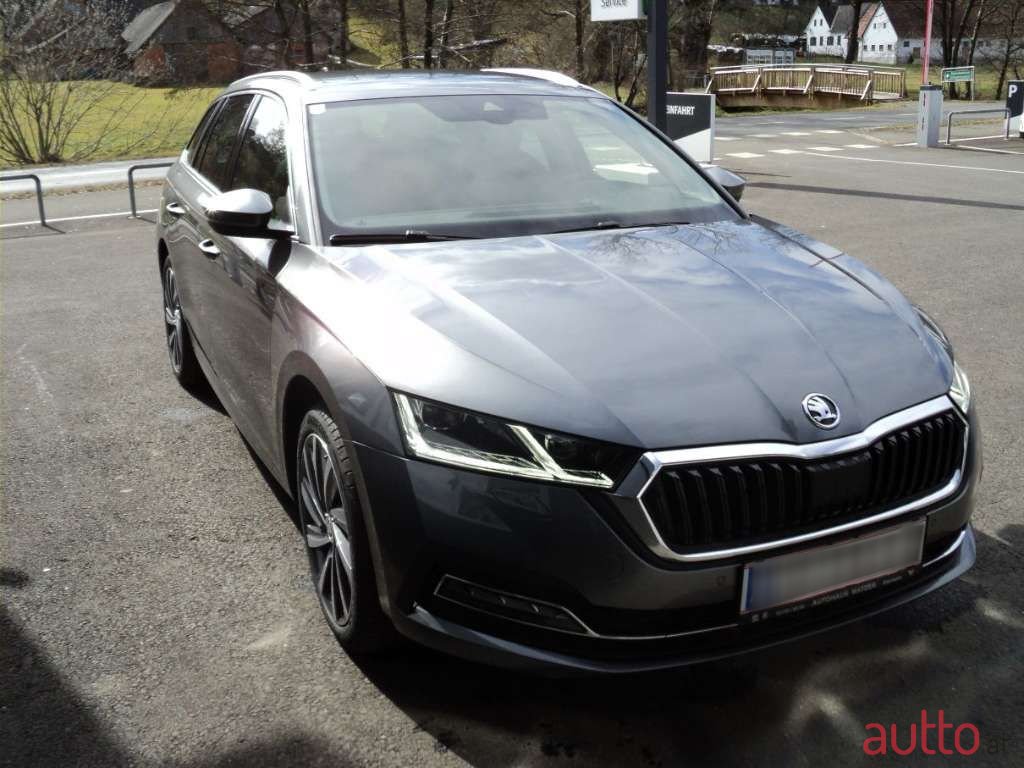 2023' Skoda Octavia photo #2