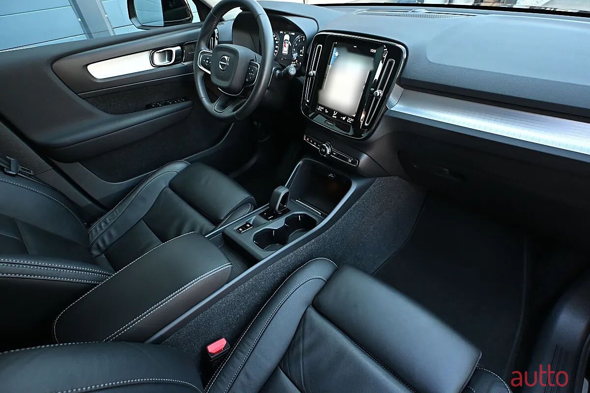 2021' Volvo XC40 photo #4