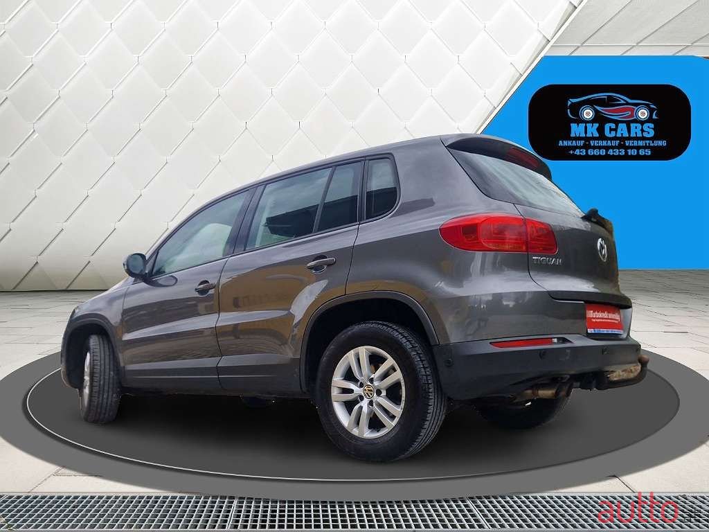 2012' Volkswagen Tiguan photo #3