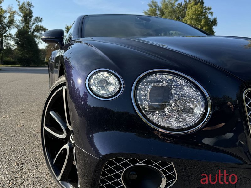 2022' Bentley Continental GT 4.0 Twin-Turbo V8 photo #2