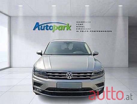 2020' Volkswagen Tiguan photo #2