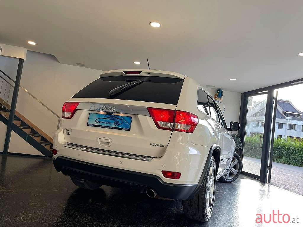 2011' Jeep Grand Cherokee photo #6