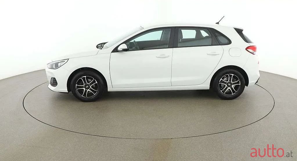 2019' Hyundai i30 photo #2