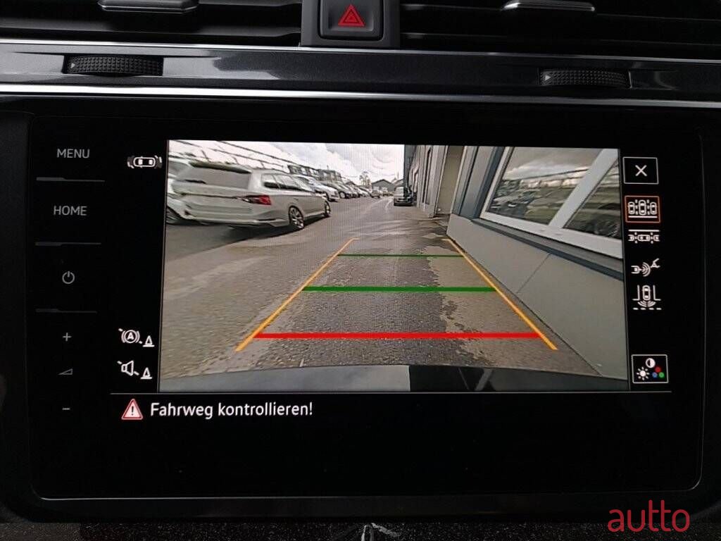 2022' Volkswagen Tiguan photo #5