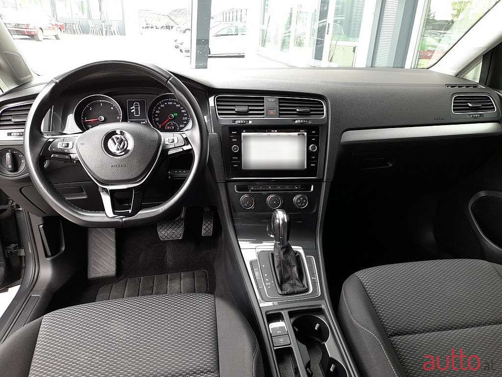 2019' Volkswagen Golf photo #2