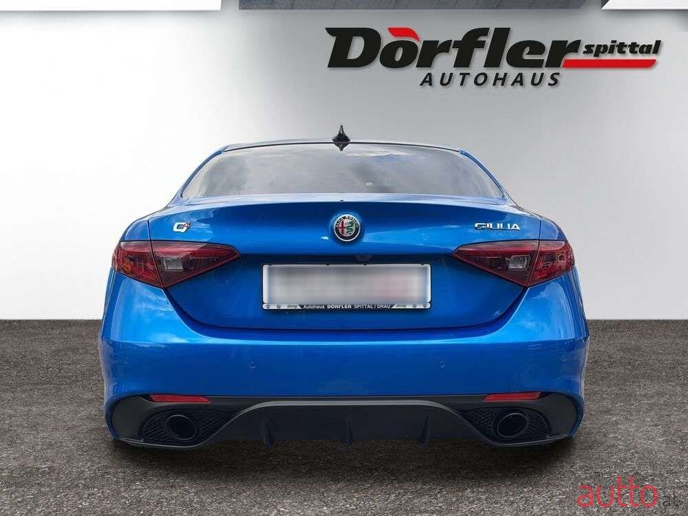 2022' Alfa Romeo Giulia photo #4
