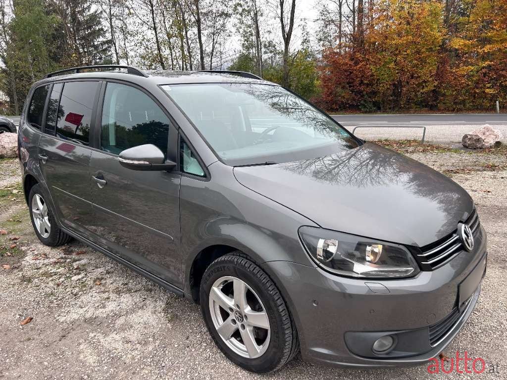 2012' Volkswagen Touran photo #4