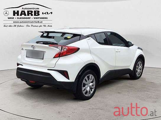 2017' Toyota C-HR photo #5