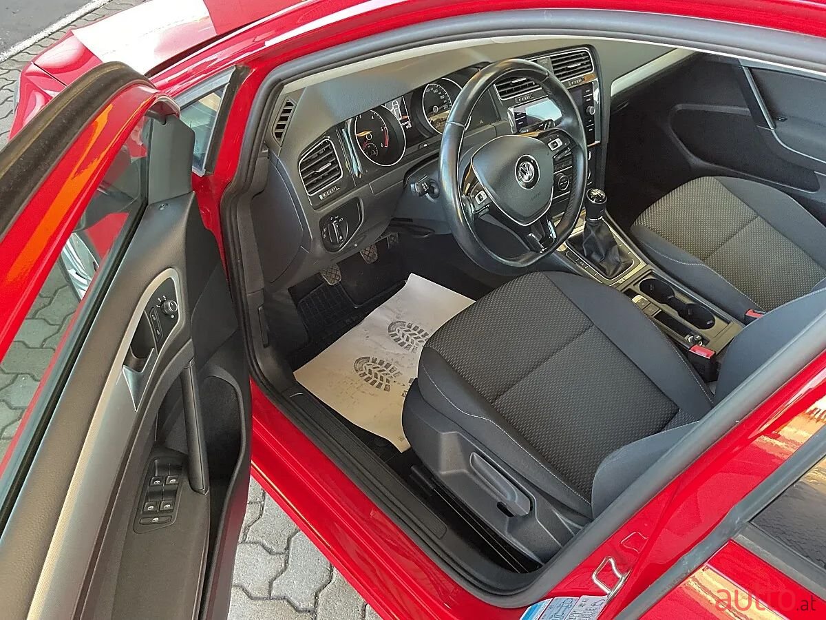 2019' Volkswagen Golf photo #5