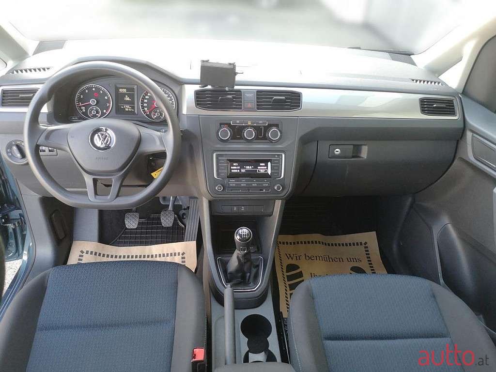 2015' Volkswagen Caddy photo #4