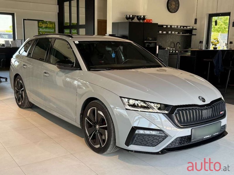 2021' Skoda Octavia photo #2