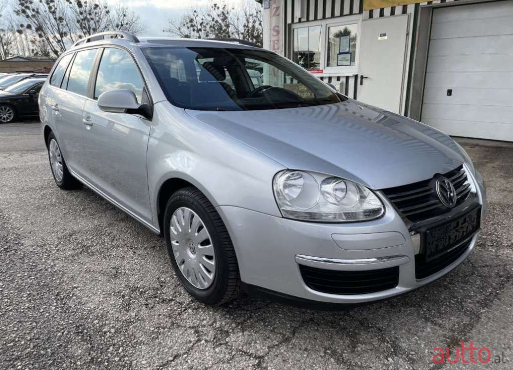 2008' Volkswagen Golf photo #4