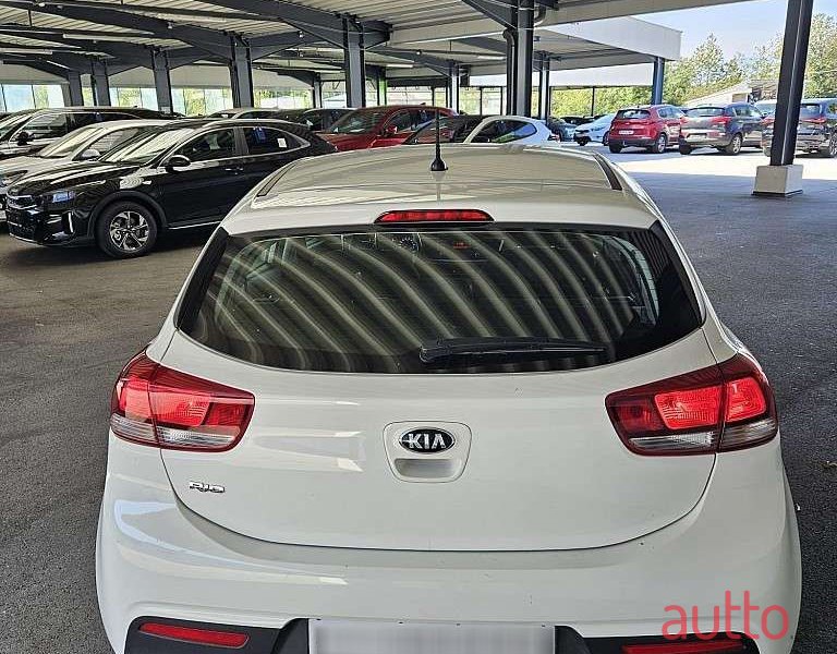 2019' Kia Rio photo #5