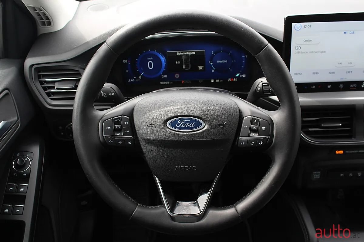 2023' Ford Focus photo #4