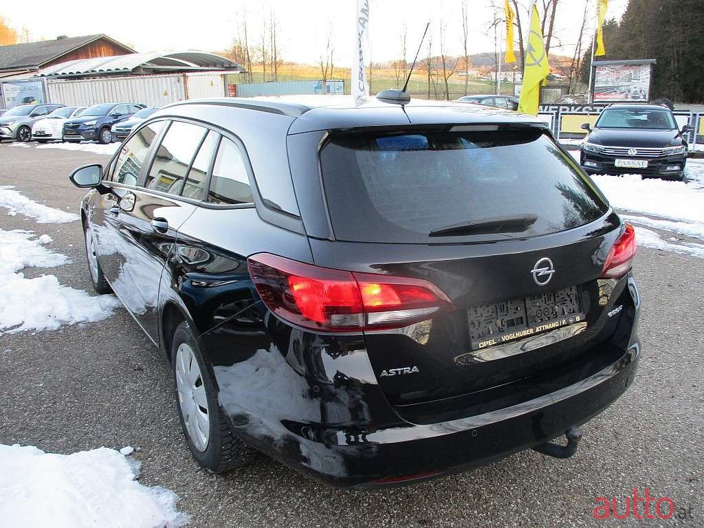 2018' Opel Astra photo #3
