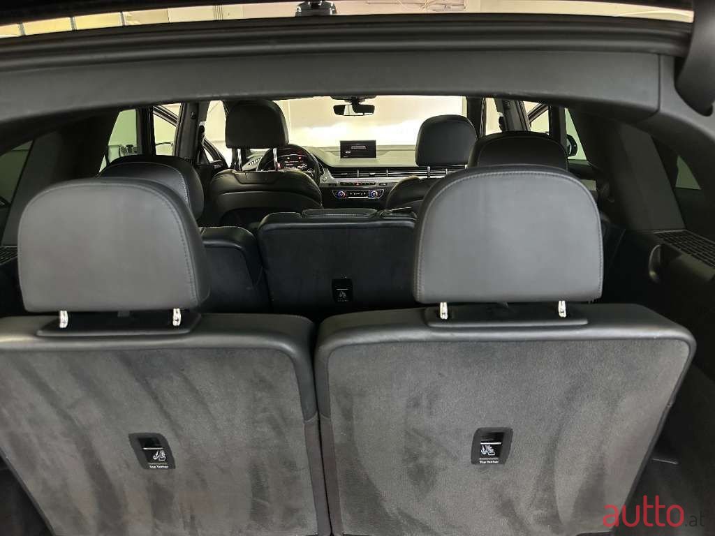 2016' Audi Q7 photo #5