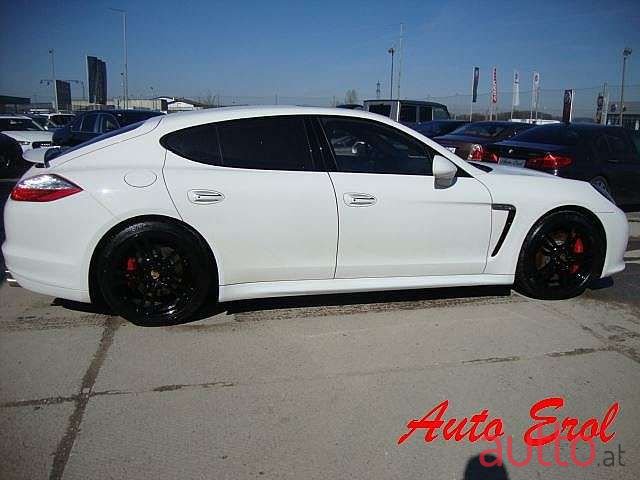 2011' Porsche Panamera photo #4