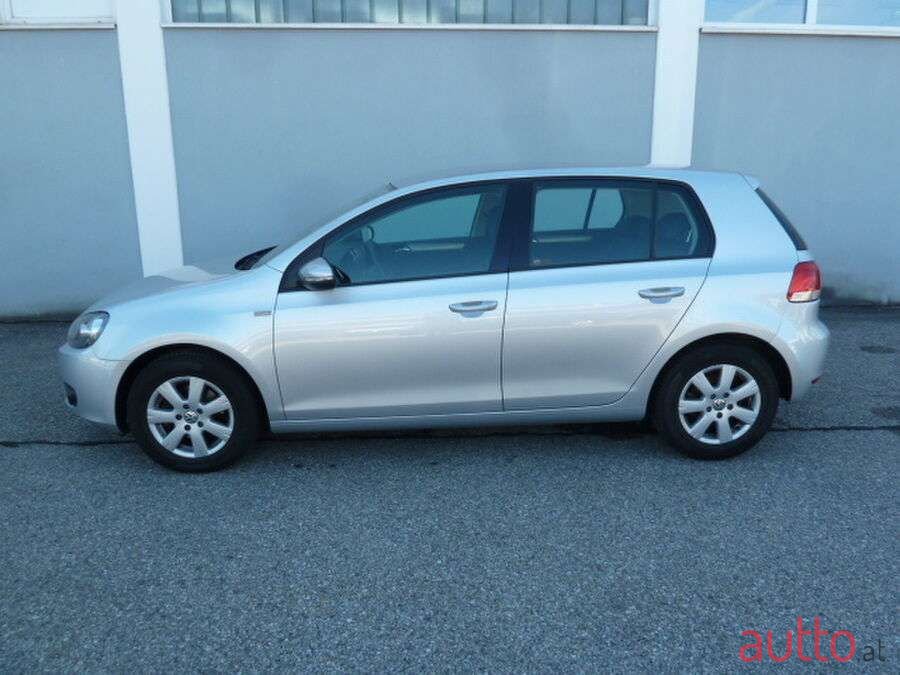 2011' Volkswagen Golf photo #5